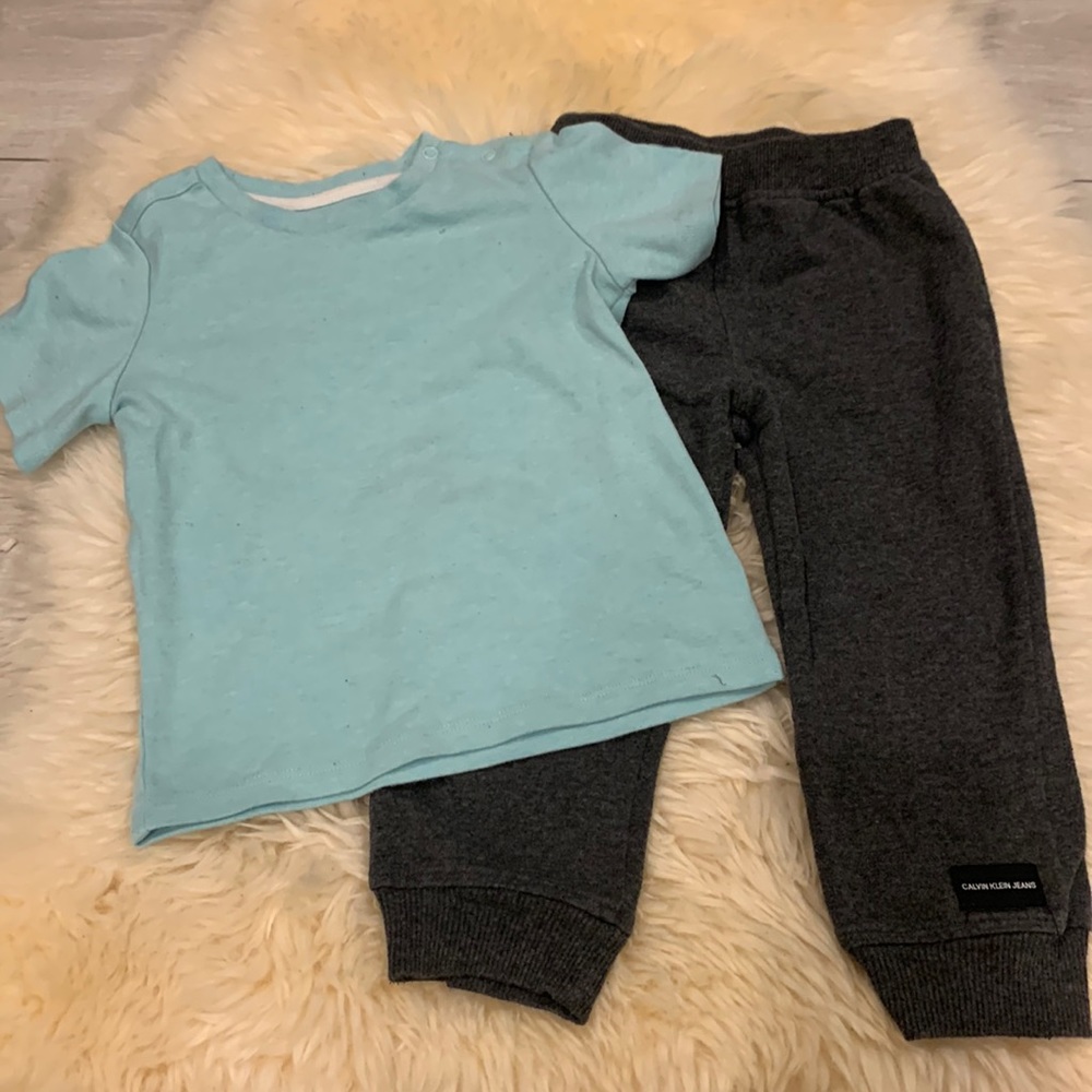 Calvin Klein Matching Turquoise T-Shirt and Gray Sweatpants Set in 24M